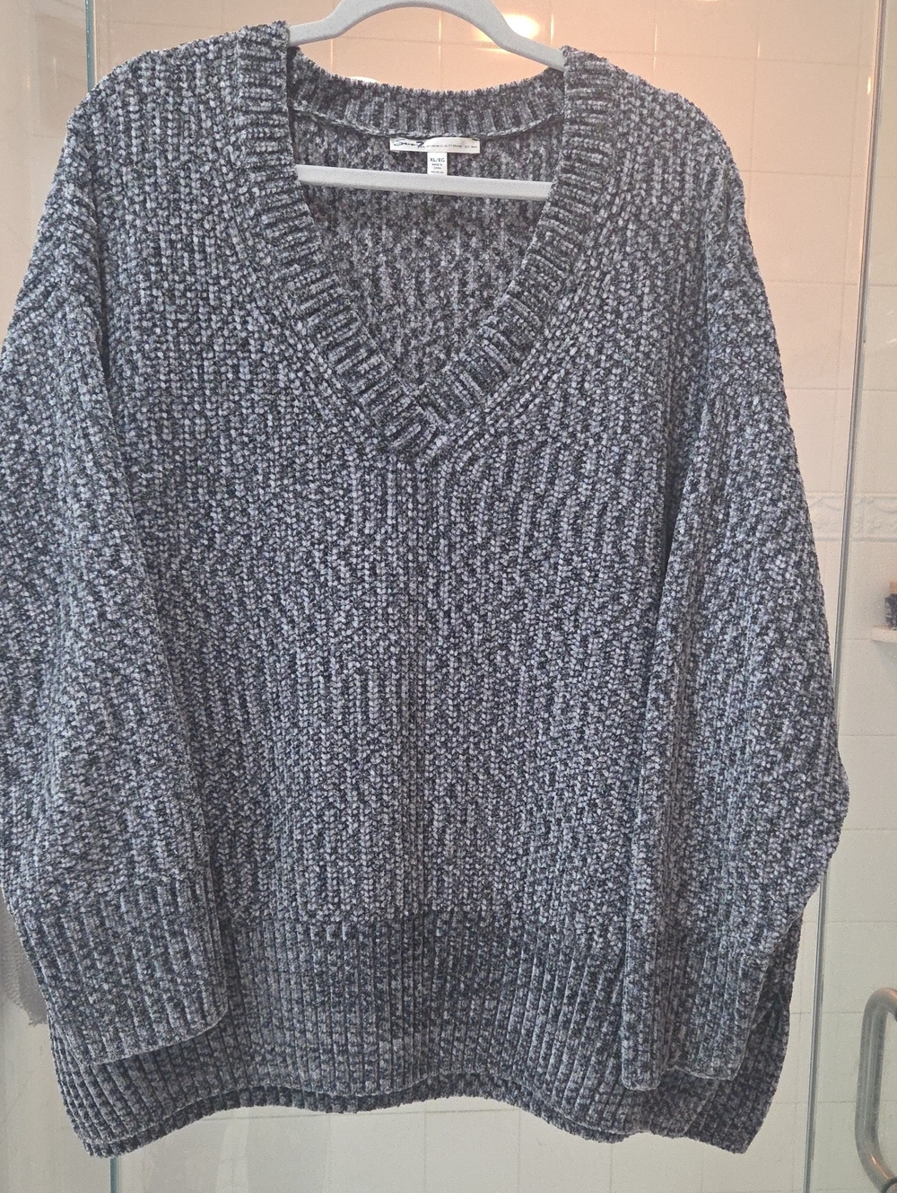 Seven7 Chunky Marled Gray V-Neck Sweater